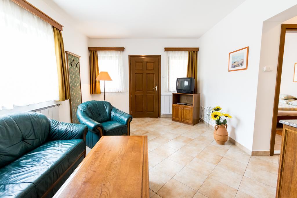 Frisko Panzio Bed and Breakfast Zalakaros Eksteriør billede